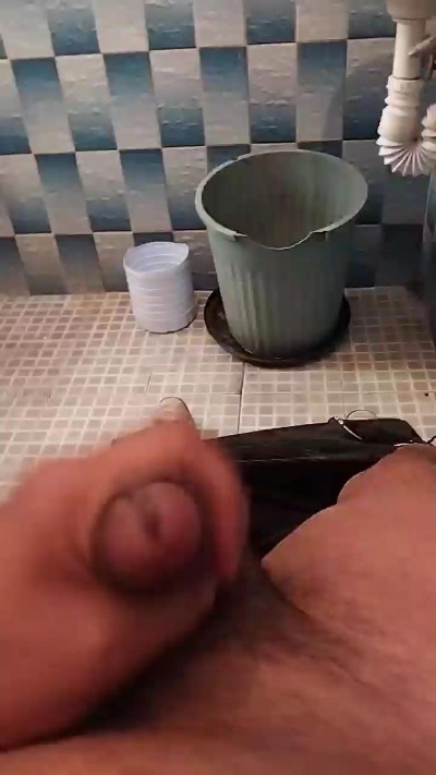 carlitos69xxx live cam on Cam4