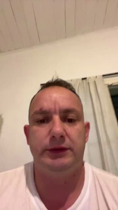 carlo2298 live cam on Cam4