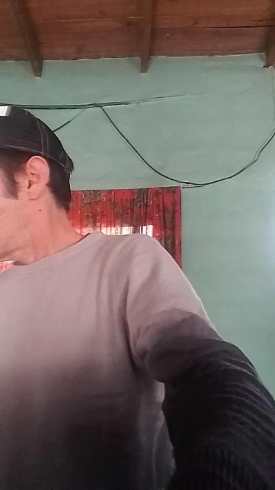 carlos4002sexy live cam on Cam4