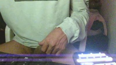 carlos9180 live cam on Cam4