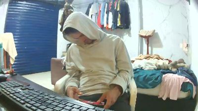carlos9180 live cam on Cam4