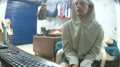 carlos9180 live cam on Cam4