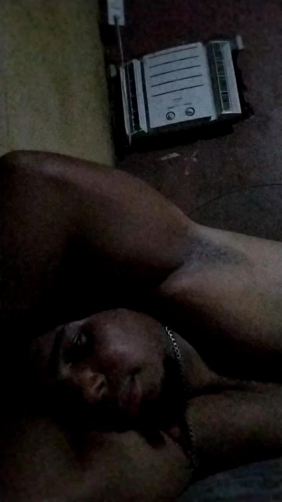 carlosed19 live cam on Cam4