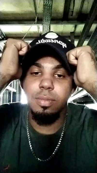 carlosed19 live cam on Cam4
