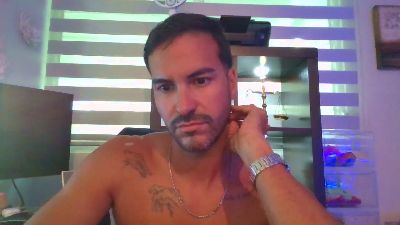 carly_lambjr live cam on Cam4