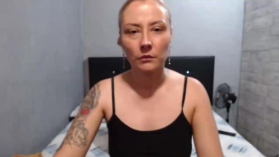 caro_milf_ live cam on Cam4
