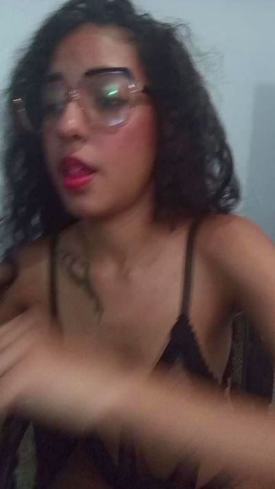 carolhot2 live cam on Cam4