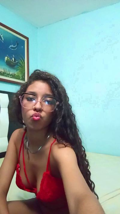 carolhot2 live cam on Cam4