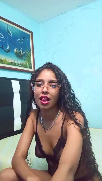 carolhot2 live cam on Cam4