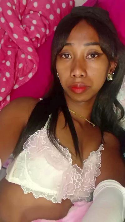 carolinaG live cam on Cam4