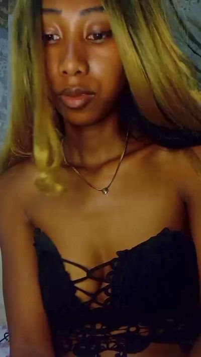 carolinaG live cam on Cam4