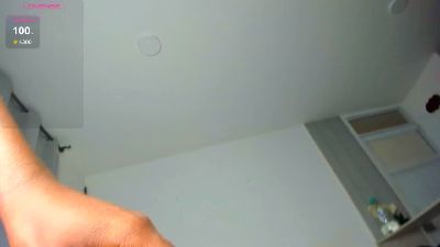 caroline_tovar live cam on Cam4