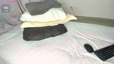 caroline_tovar live cam on Cam4