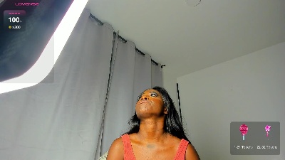 caroline_tovar live cam on Cam4