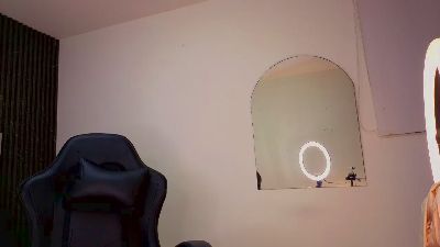 carolinecheers live cam on Cam4
