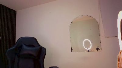 carolinecheers live cam on Cam4