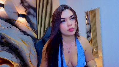 carolinecheers live cam on Cam4