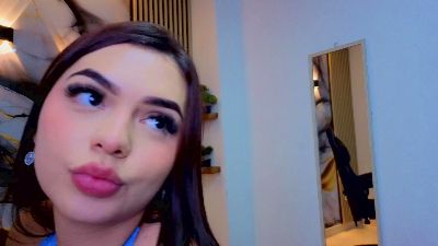 carolinecheers live cam on Cam4