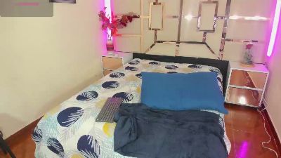 casey_lorens live cam on Cam4