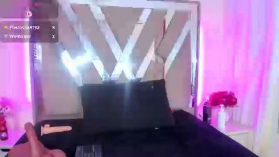 casey_lorens live cam on Cam4