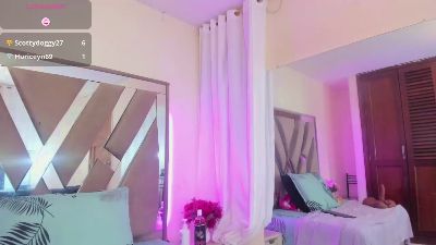 casey_lorens live cam on Cam4