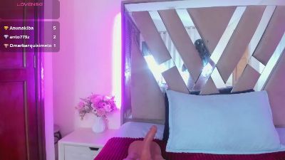 casey_lorens live cam on Cam4