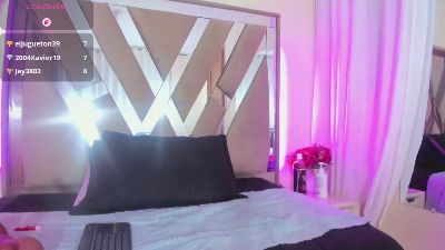casey_lorens live cam on Cam4