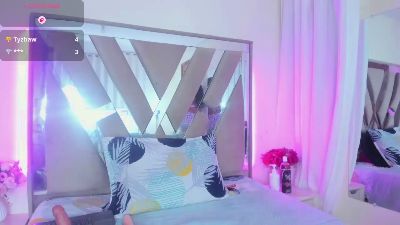 casey_lorens live cam on Cam4
