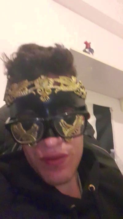 cazzone467 live cam on Cam4