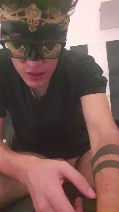 cazzone467 live cam on Cam4