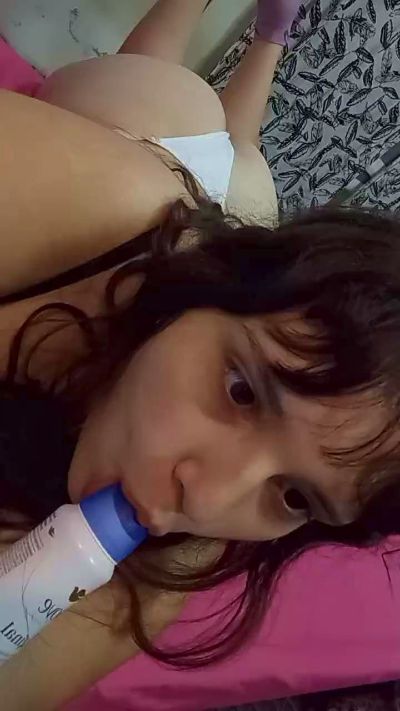 cecilia1818 live cam on Cam4