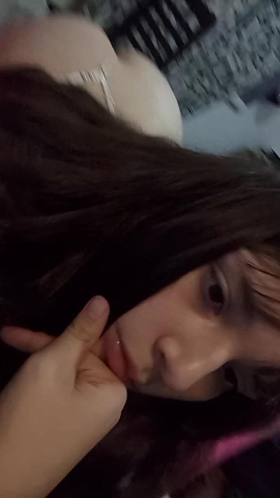 cecilia1818 live cam on Cam4