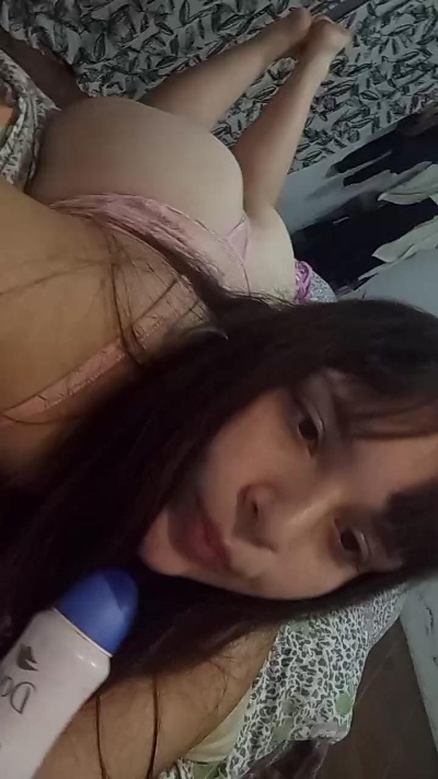cecilia1818 live cam on Cam4