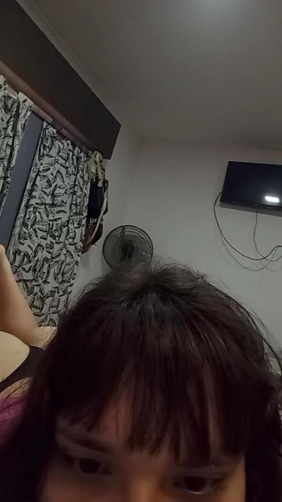 cecilia1818 live cam on Cam4