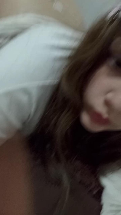 cecilia1818 live cam on Cam4