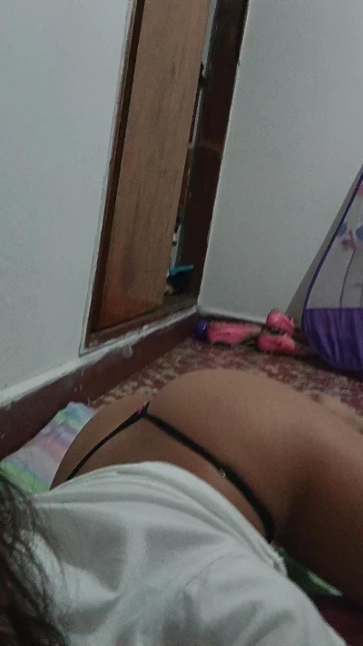celes25 live cam on Cam4
