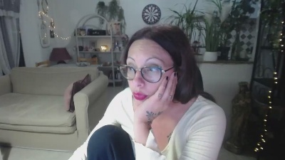 cerise132 live cam on Cam4
