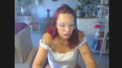 cerise132 live cam on Cam4