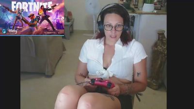 cerise132 live cam on Cam4