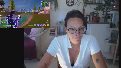 cerise132 live cam on Cam4