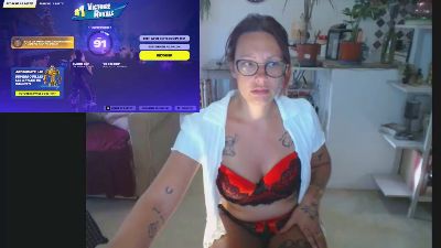 cerise132 live cam on Cam4