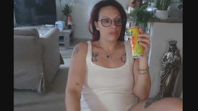 cerise132 live cam on Cam4