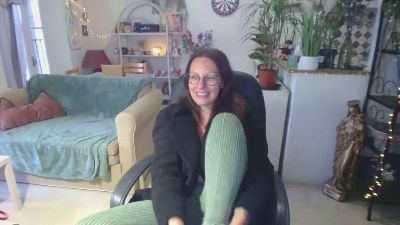 cerise132 live cam on Cam4