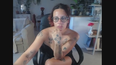 cerise132 live cam on Cam4