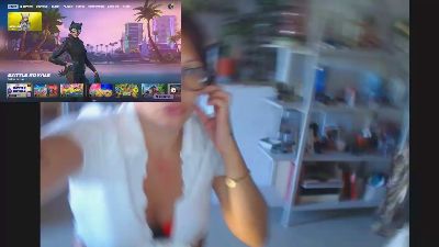 cerise132 live cam on Cam4