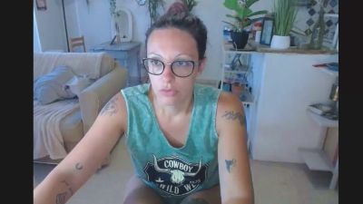 cerise132 live cam on Cam4