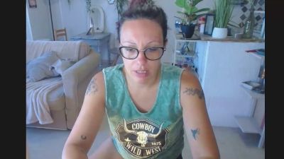 cerise132 live cam on Cam4