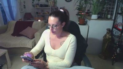 cerise132 live cam on Cam4