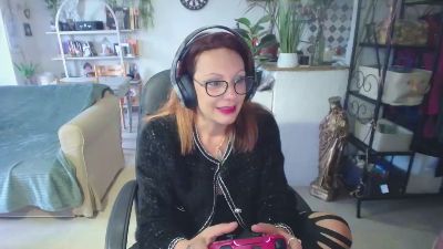 cerise132 live cam on Cam4