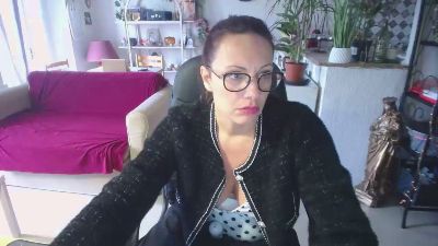 cerise132 live cam on Cam4